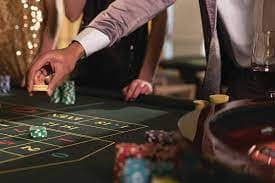 Antarmuka platform kiosgamers menampilkan berbagai kategori permainan dan pasar olahraga yang tersedia